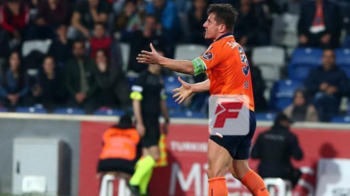 Emre Belözoğlu çılgına döndü