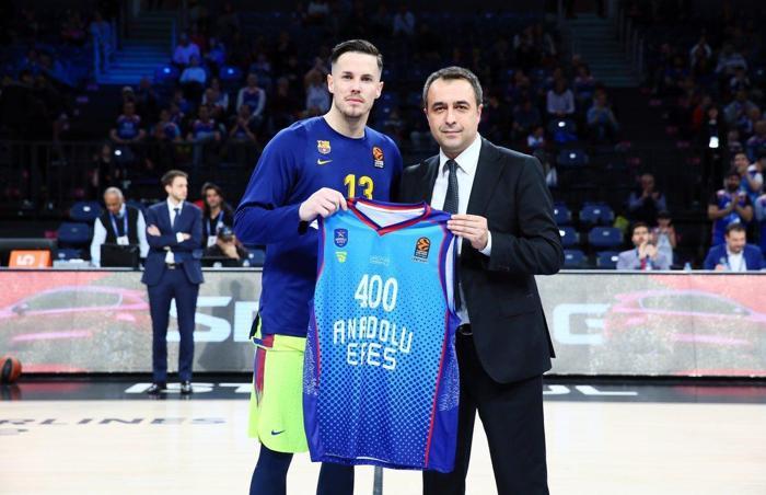 Anadolu Efes, eski oyuncuları Cedi Osman ve Mehmet Okuru onurlandırdı