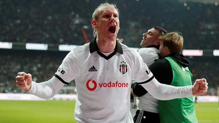 Beşiktaşta büyük temizlik Tam 10 ayrılık