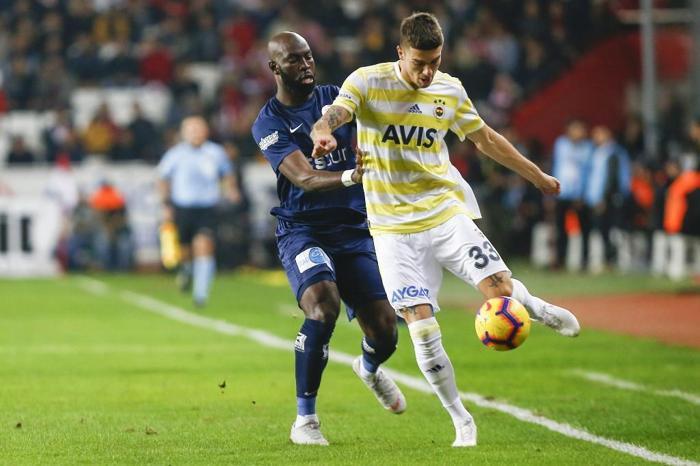 Fenerbahçeli Roman Neustadter hocasını bombaladı: Şaka zannettim