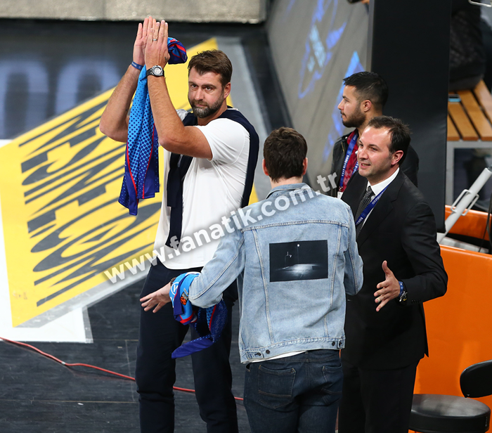 Anadolu Efes, eski oyuncuları Cedi Osman ve Mehmet Okuru onurlandırdı