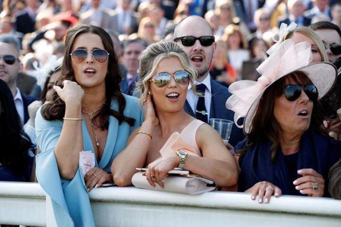 Grand National yarışlarına damga vuran kareler