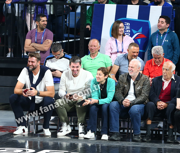 Anadolu Efes, eski oyuncuları Cedi Osman ve Mehmet Okuru onurlandırdı