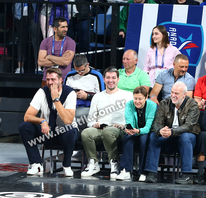 Anadolu Efes, eski oyuncuları Cedi Osman ve Mehmet Okuru onurlandırdı
