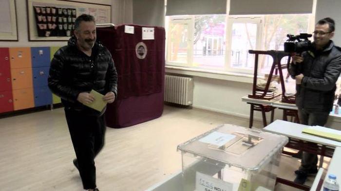 31 Mart seçimleri için ünlüler sandık başında