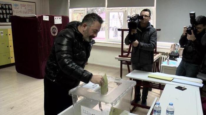 31 Mart seçimleri için ünlüler sandık başında