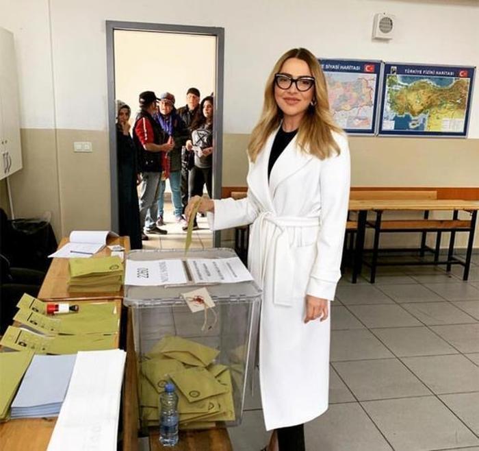 31 Mart seçimleri için ünlüler sandık başında