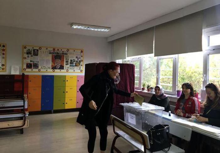 31 Mart seçimleri için ünlüler sandık başında