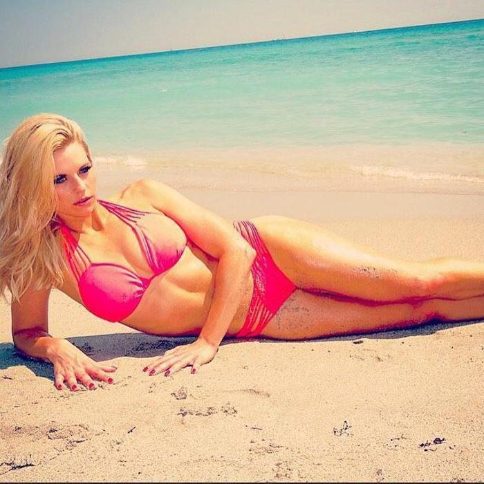 Futbol oynarken keşfedilen güzel: Lauren Marie Sesselmann