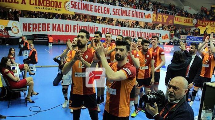 Galatasaray taraftarından Mustafa Cengize büyük destek: Cim Bom Bom halkındır, lisenin değil