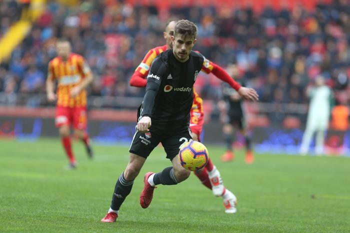 A Milli formayla tanıştı