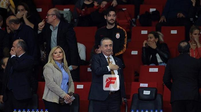 Galatasaray taraftarından Mustafa Cengize büyük destek: Cim Bom Bom halkındır, lisenin değil