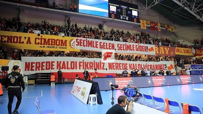 Galatasaray taraftarından Mustafa Cengize büyük destek: Cim Bom Bom halkındır, lisenin değil