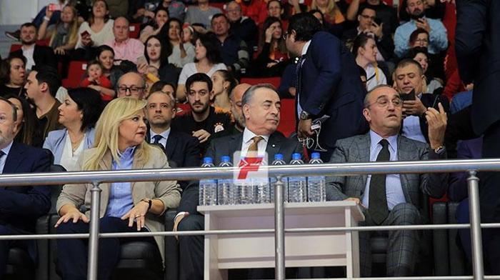Galatasaray taraftarından Mustafa Cengize büyük destek: Cim Bom Bom halkındır, lisenin değil