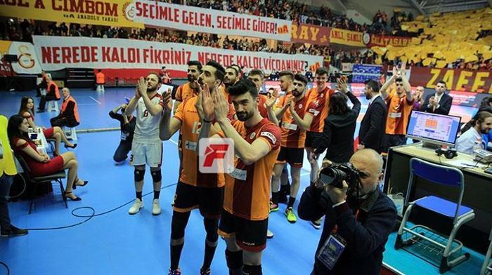 Galatasaray taraftarından Mustafa Cengize büyük destek: Cim Bom Bom halkındır, lisenin değil