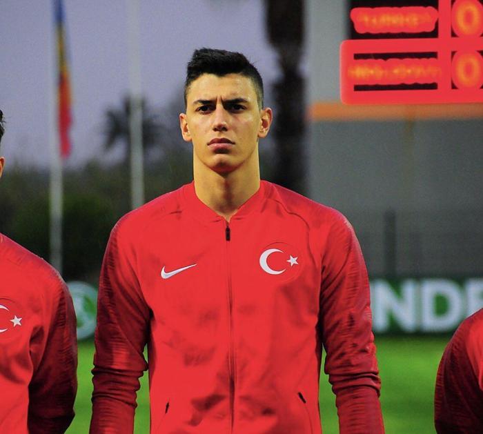 Fenerbahçeli Berke Özere İspanyol kancası