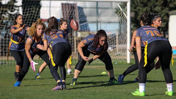 Flag futbol takımı nefes kesiyor