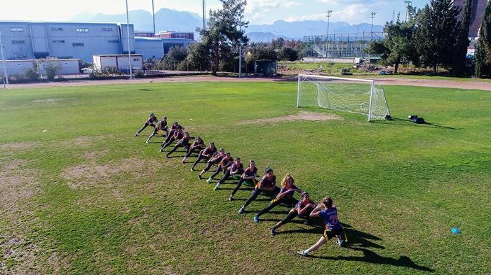 Flag futbol takımı nefes kesiyor