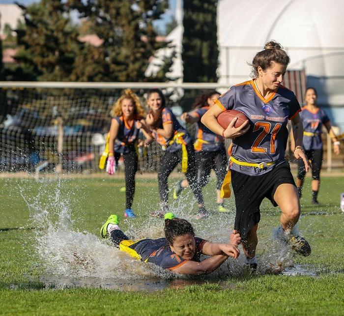Flag futbol takımı nefes kesiyor
