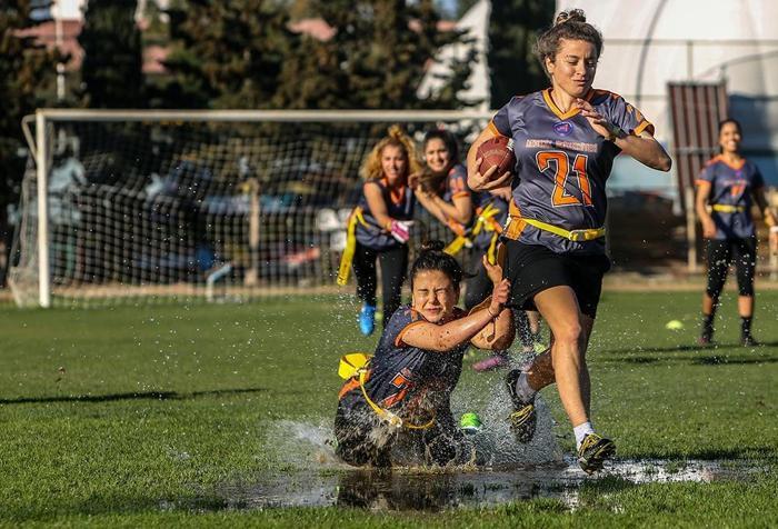 Flag futbol takımı nefes kesiyor