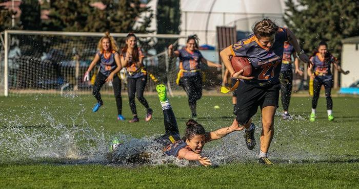 Flag futbol takımı nefes kesiyor