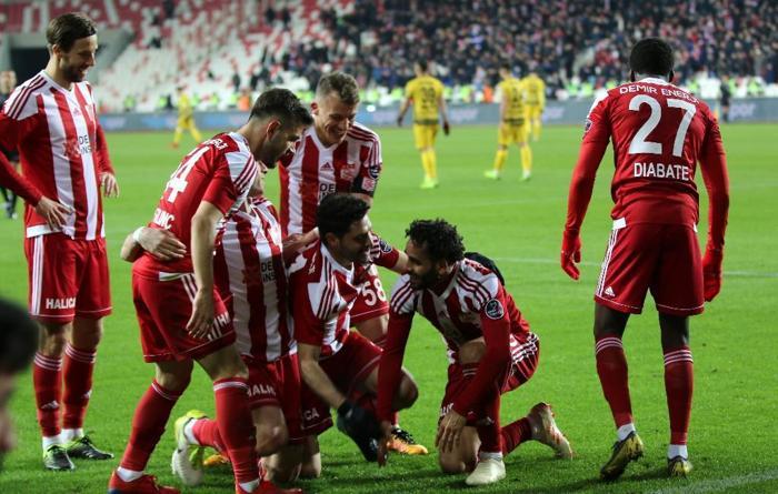 DG Sivasspor / 11 yabancı / 8 sözleşmesi biten / 3 kalan
