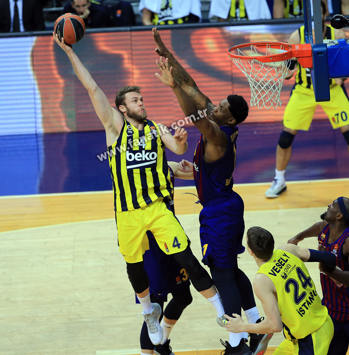 Fenerbahçe Beko - Barcelona Lassa maçından ekrana yansımayanlar