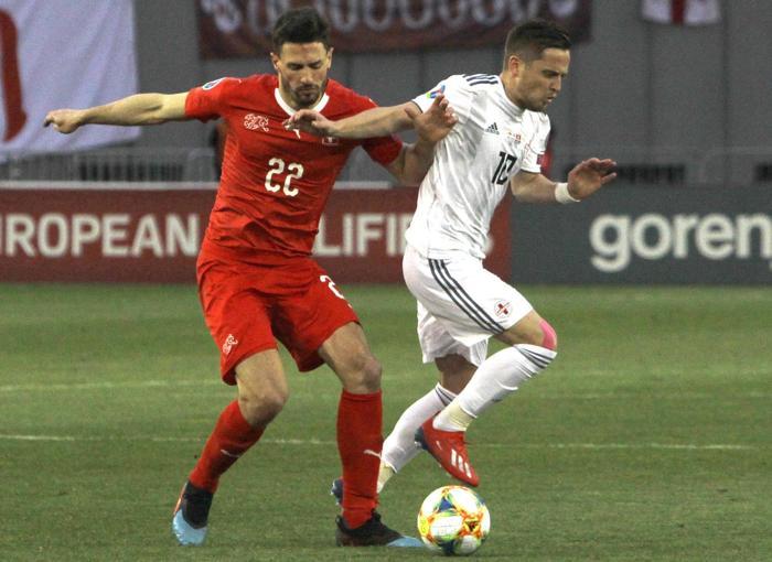 Fabian Schar bilincini kaybetti, yürekler ağızlara geldi