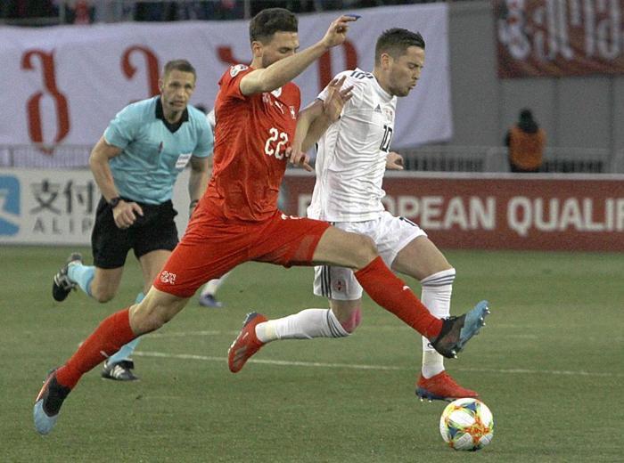 Fabian Schar bilincini kaybetti, yürekler ağızlara geldi