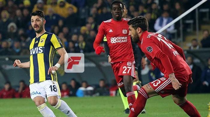 Fenerbahçe - Sivasspor maçında gerilim Bir anda ortalık karıştı