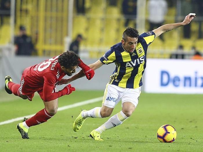 Fenerbahçe ve Galatasaray arasında sağ bek savaşı