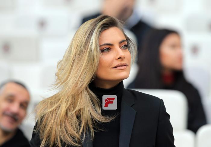 Vodafone Parkı sallayan güzel: Sophia Thomalla