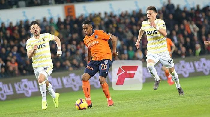 Başakşehir - Fenerbahçe maçında gerilim Emre Belözoğlu...