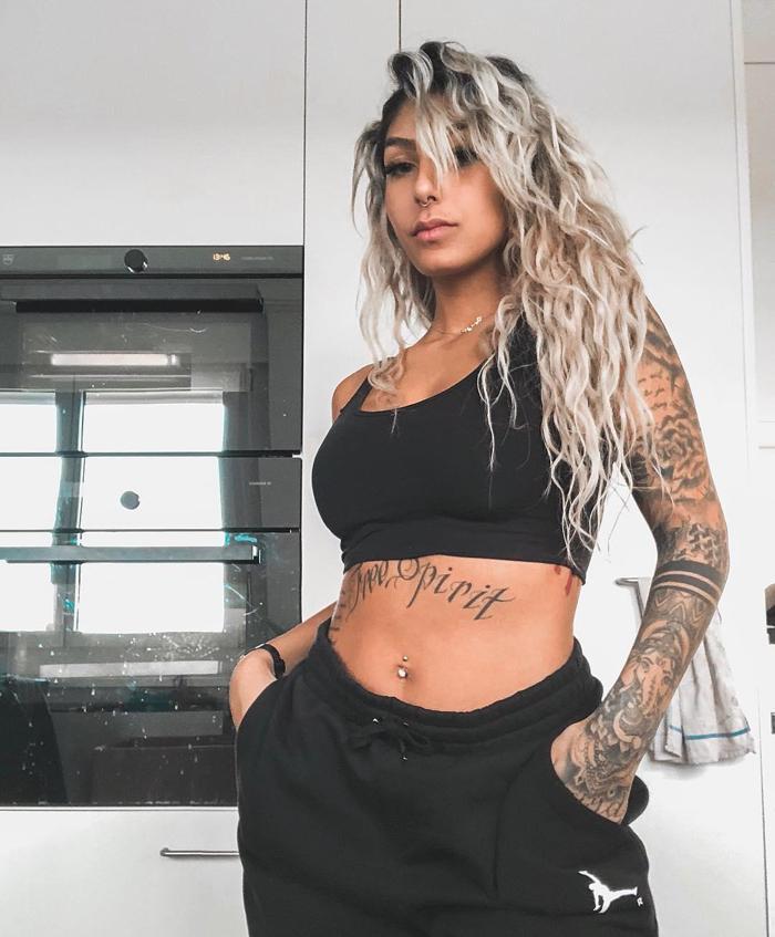 Neymarla bir gece Liza Britonun takipçi sayısını katladı