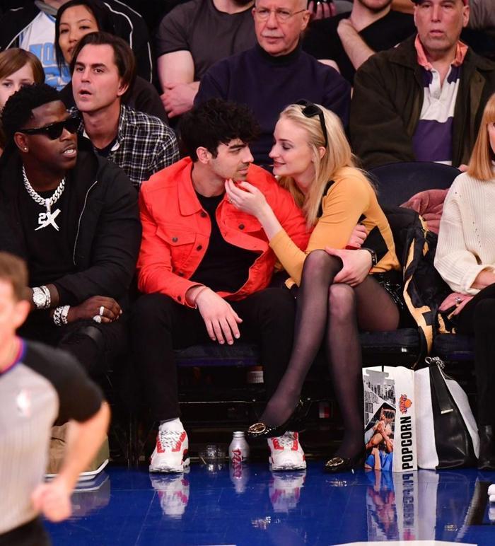 Sophie Turner ile Joe Jonasın NBA romantizmi