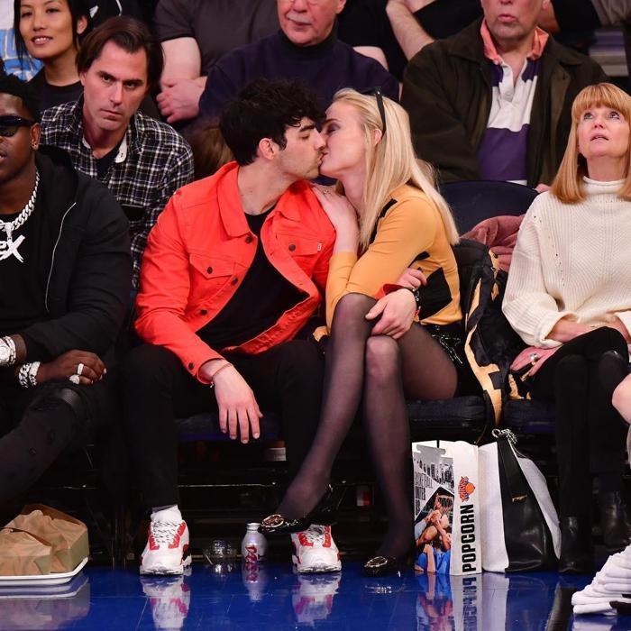 Sophie Turner ile Joe Jonasın NBA romantizmi