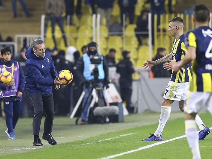 Fenerbahçede sezonun faturası ağır olacak 12 kişi gidiyor