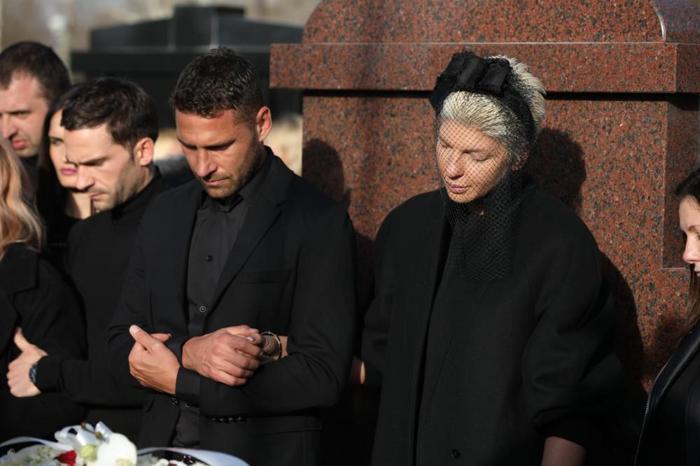 Tosicin eşi Jelena cenaze töreninde çöktü kaldı