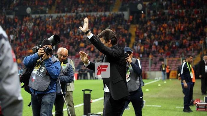 Fatih Terim o pozisyonun ardından çıldırdı