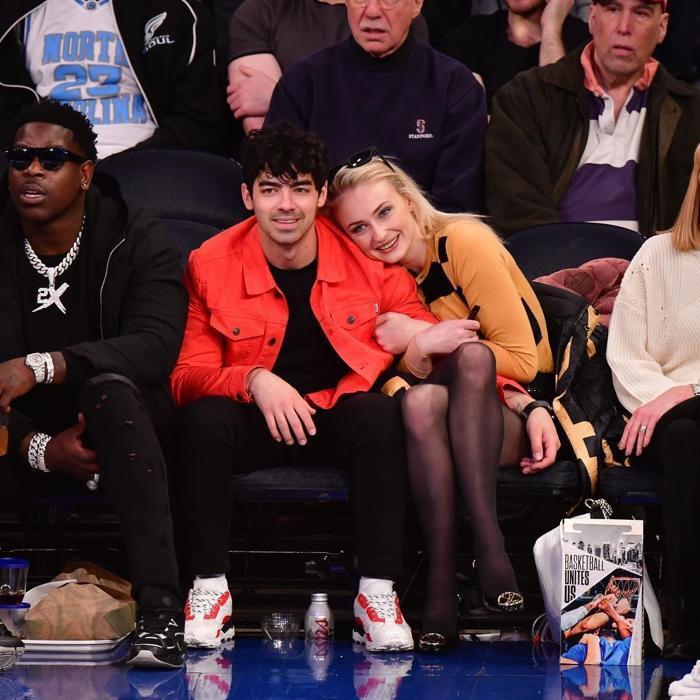 Sophie Turner ile Joe Jonasın NBA romantizmi