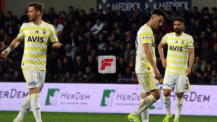 Başakşehir - Fenerbahçe maçında gerilim Emre Belözoğlu...