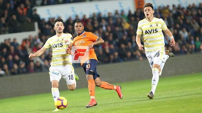 Başakşehir - Fenerbahçe maçında gerilim Emre Belözoğlu...