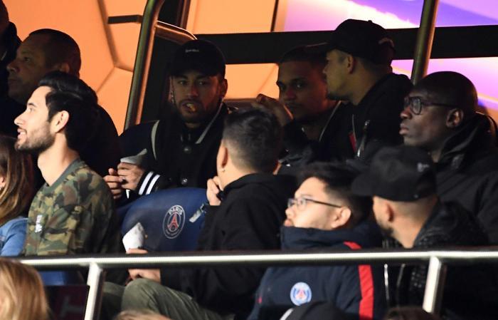 Paris Saint Germain elendi, Neymar küfretti