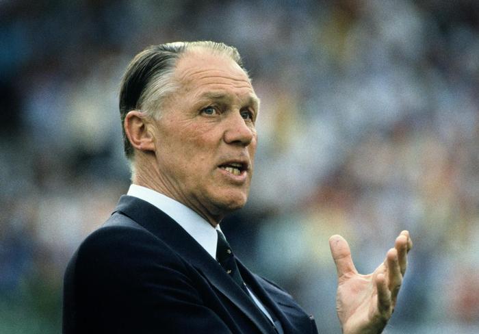 1- Rinus Michels (Hollanda)