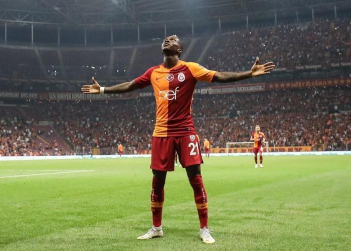 Galatasarayda Onyekuru yokları oynuyor Taraftar çıldırdı...