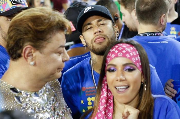 Neymar ve popstar Anittaın samimi anları