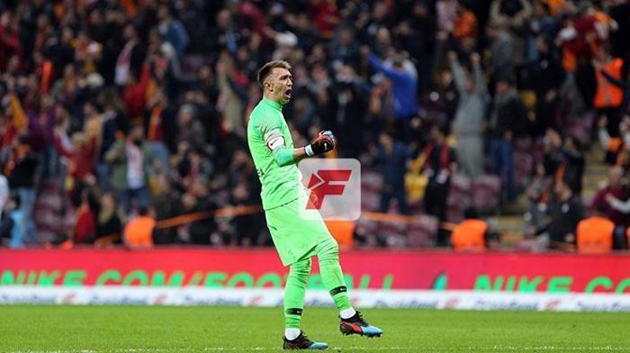 Fernando Muslera devleşti sosyal medya yıkıldı