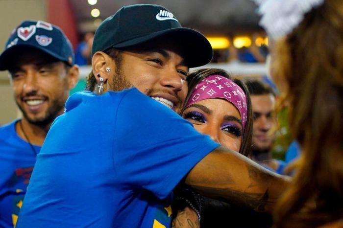 Neymar ve popstar Anittaın samimi anları