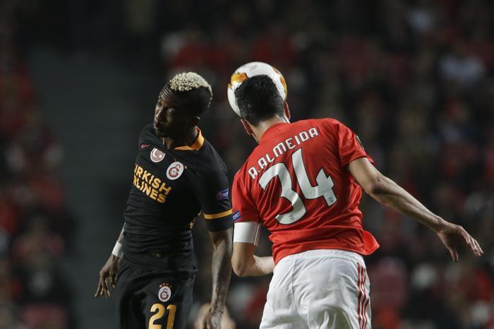 Galatasarayda Onyekuru yokları oynuyor Taraftar çıldırdı...