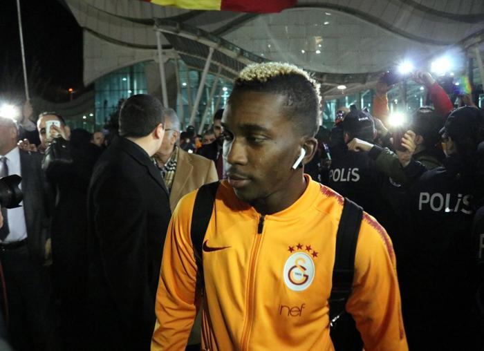 Galatasarayda Onyekuru yokları oynuyor Taraftar çıldırdı...